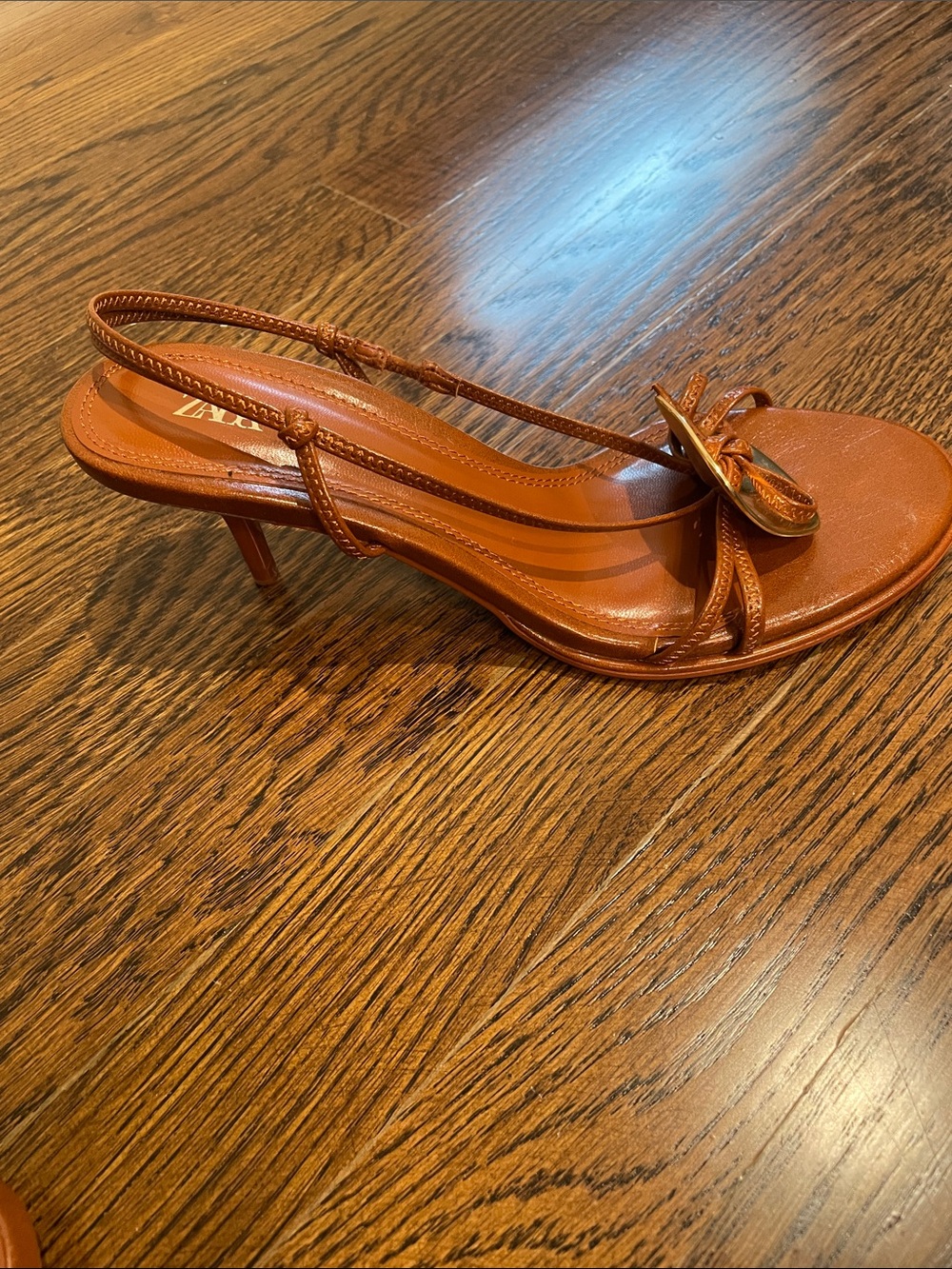 ZARA Brown Leather Knot-Strap Slingback Sandals with Gold Accent - Picture 4 of 6